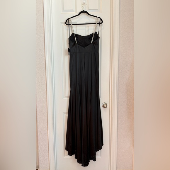 Mac Duggal Rhinestone Strap Satin Trumpet Gown, size 8 - Picture 5 of 11